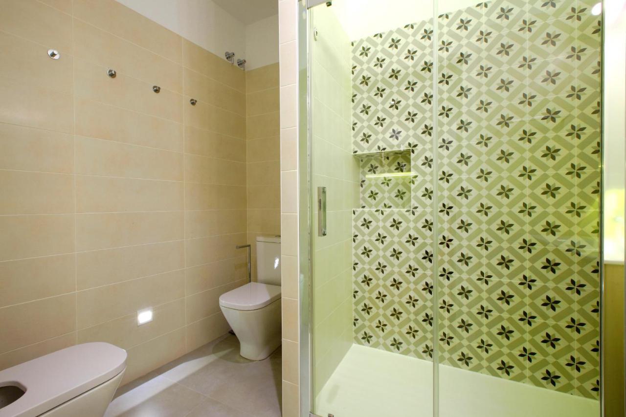 Prado Suite Madrid Exteriör bild