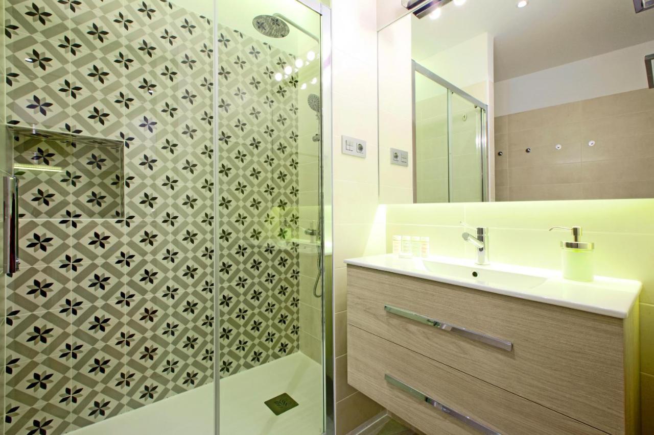 Prado Suite Madrid Exteriör bild
