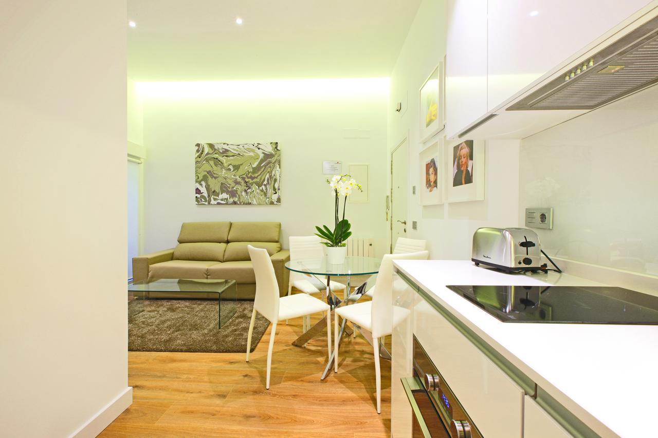Prado Suite Madrid Exteriör bild