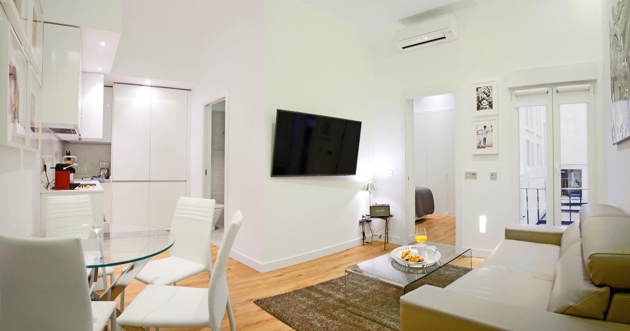 Prado Suite Madrid Exteriör bild