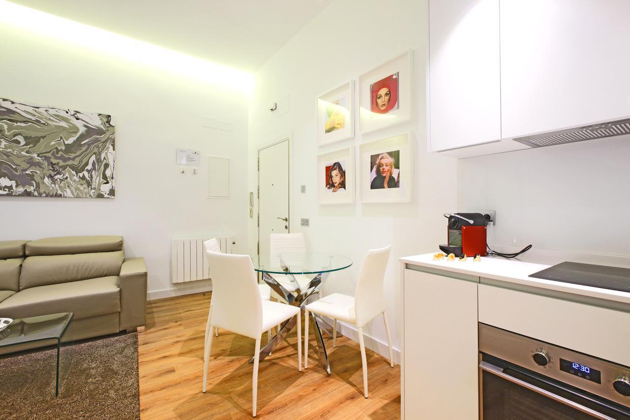 Prado Suite Madrid Exteriör bild