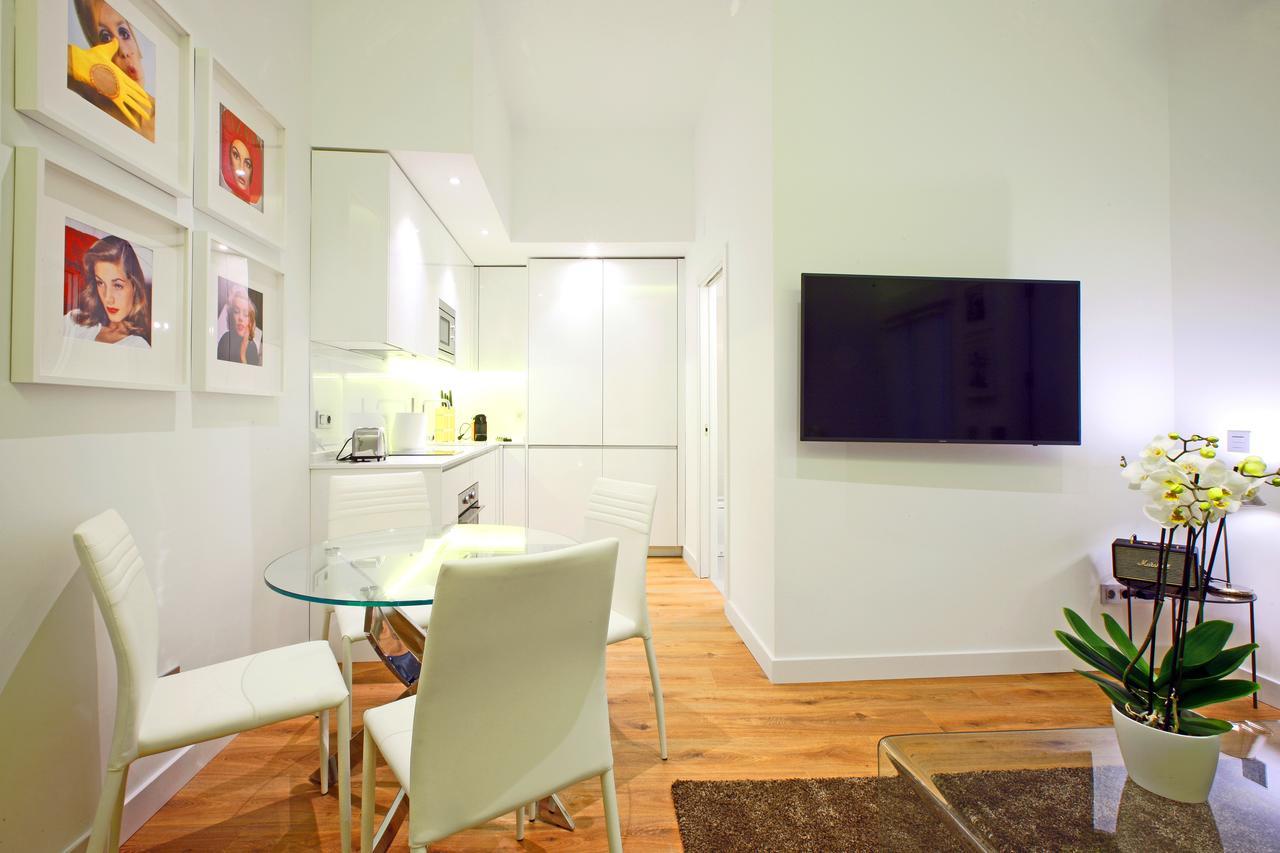 Prado Suite Madrid Exteriör bild